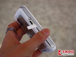 透明美學與雙觸控的融合 Moto白色版MT810圖賞